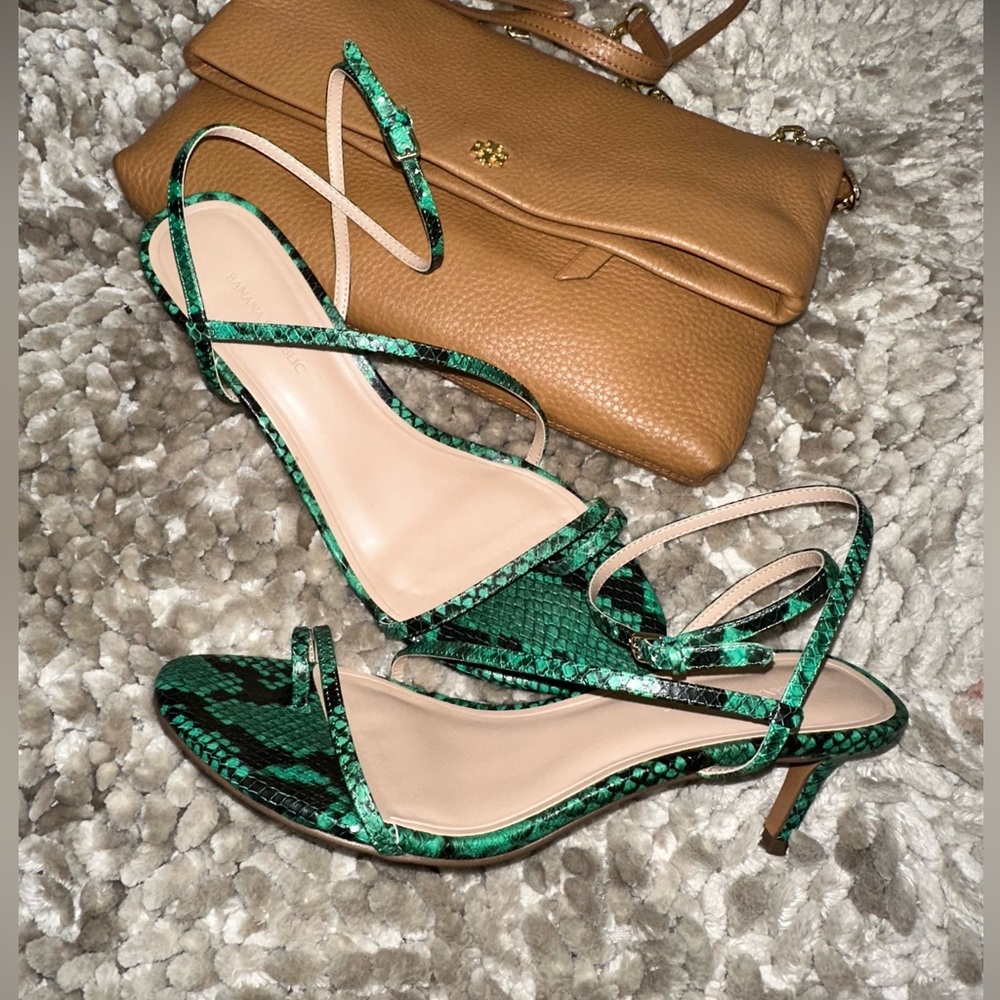 Banana Republic Leather Strappy Toe Ri Sandal sz 9 - Picture 2 of 12